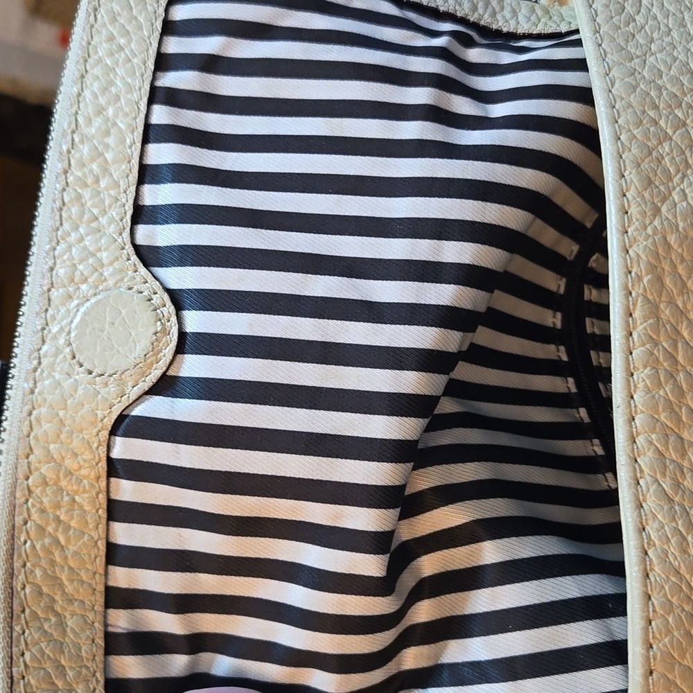 Black and Cream Leather Bag - Picture 15 of 17